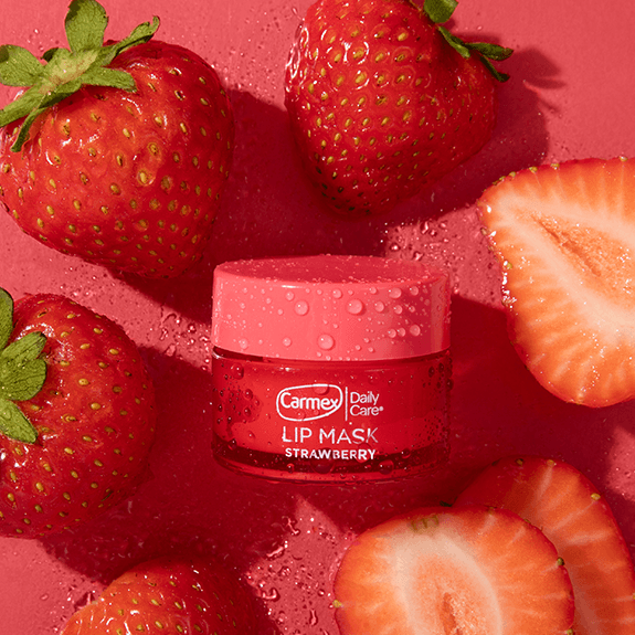 Strawberry lip mask with strawberry slices
